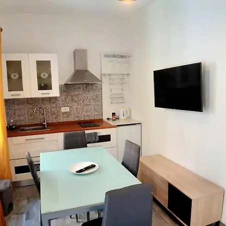 Domo In Terranoa, Old Town Apartman *
